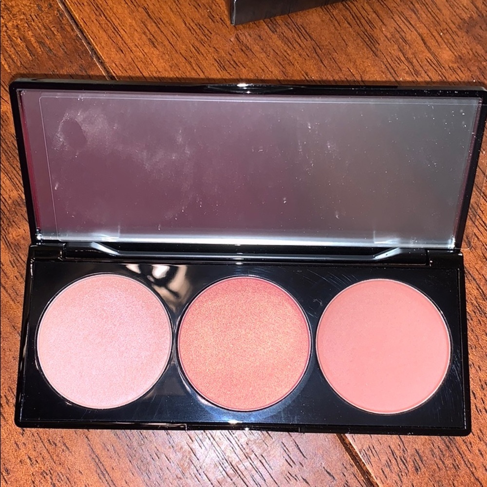 Betty Boop Check to Check Blush Palette